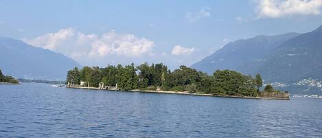 Water, Cloud, Sky, Water Resources, Azure, Mountain, Highland, Natural Landscape, Tree, Lake