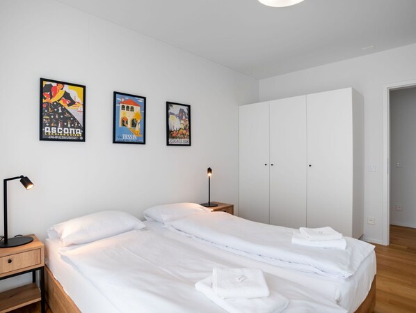 Bilderrahmen, Möbel, Eigentum, Komfort, Holz, Gebäude, Interior Design, Fussboden, Flooring