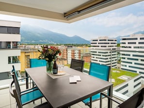 Pflanze, Möbel, Eigentum, Fenster, Stuhl, Gebäude, Holz, Beleuchtung, Blumentopf, Die Architektur