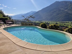 L'Eau, Ciel, Jour, Piscine, Montagne, La Nature, Bleu Azur, Nuage, Rectangle, Arbre