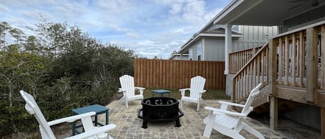 Welcome to CaliFlorida Dreamin', with the *ALL NEW* "Florida Livin" paver patio/firepit.