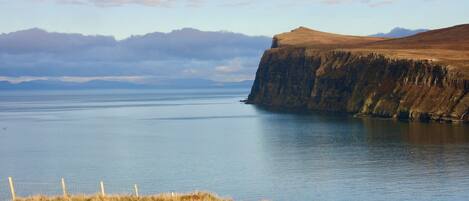 Dunvegan Head - looking towards the Isle of Harris