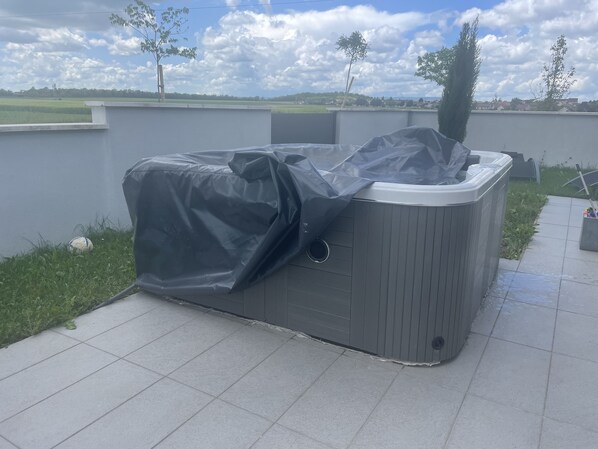 Bain à remous extérieur
