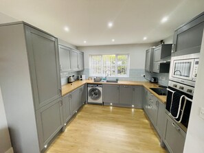 Full equipped kitchen with washing machine, fridge freezer, dishwasher etc