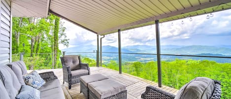 Waynesville Vacation Rental | 2BR | 2BA | 1,600 Sq Ft | Stairs Required