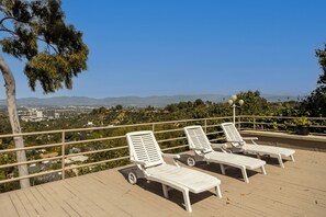 SUN LOUNGE and VIEW