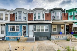 Parking | Free Street Parking | 4 Mi to Downtown