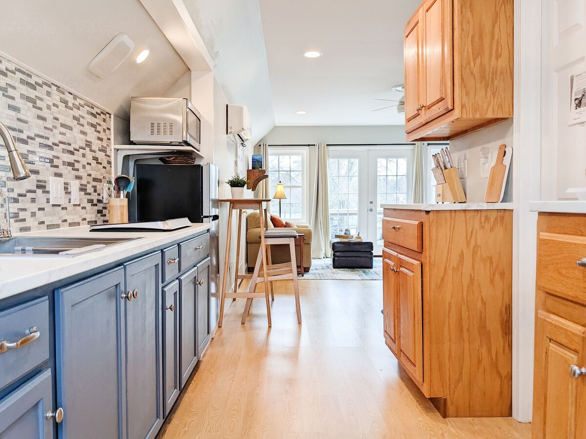 Beautiful Lake View Loft- 5 Min to LKN State Park!