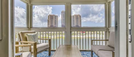 Welcome to Family Tides!

Enjoy ocean views from your balcony