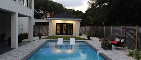 BUNGALOW / POOL