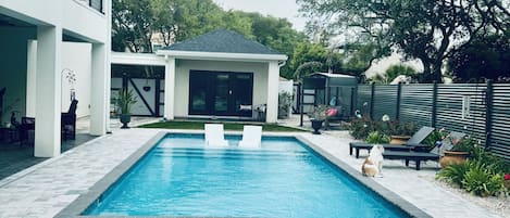 POOL HOUSE BUNGALOW