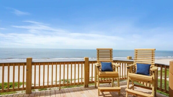 Breath taking view so the beach from the front deck.