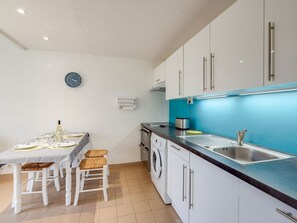 Cabinetry, Sinken, Spüle, Möbel, Zapfhahn, Countertop, Gebäude, Armatur, Küche, Holz