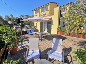 Plant, Sky, Building, Plant Community, Window, Azure, Flowerpot, Chair, Shade, Outdoor Furniture