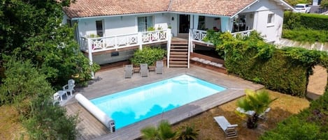 Jardin / piscine / Villa avec terrasse couverte