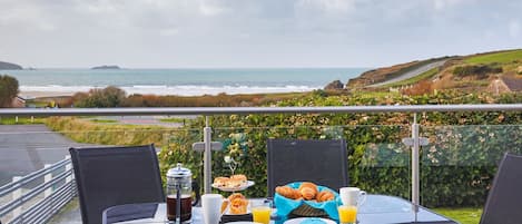 Dining al fresco whilst enjoying stunning sea views