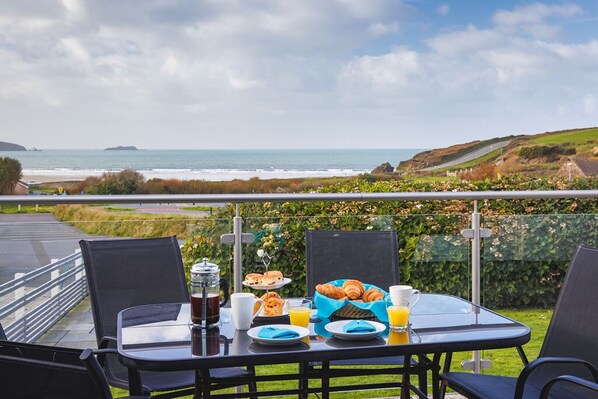 Dining al fresco whilst enjoying stunning sea views