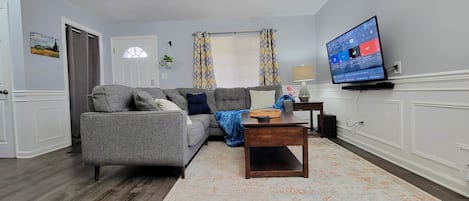 Comfortable Living Room has a 55" 4K smart TV and lift top coffee table