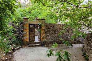 Entrance of the property 