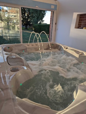 Jacuzzi sous le coucher de soleil