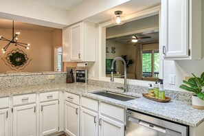 Fully stocked kitchen w/ new stainless steel appliances