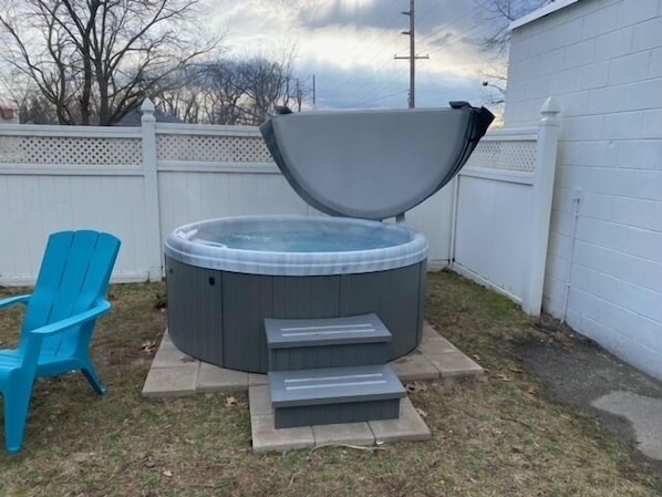 Luxurious Hot Tub