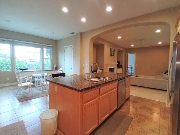 Luxury 4br/3.5bath house on west Alameda island