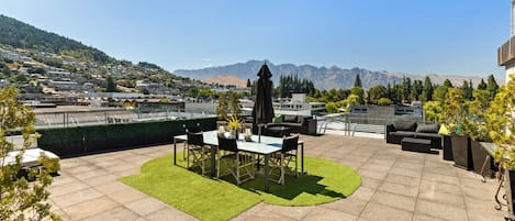 Sun-splashed outdoor living on Queenstown’s largest private scenic balcony with iconic lake and mountain views.