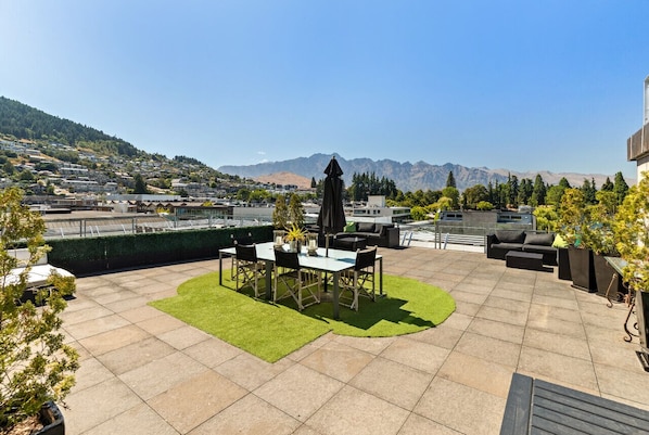 Sun-splashed outdoor living on Queenstown’s largest private scenic balcony with iconic lake and mountain views.