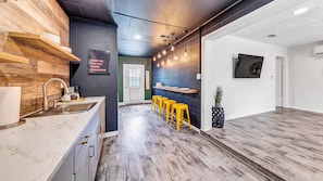 Wet bar, open floor living area in black'n'white part of the house