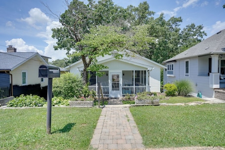 Chattanooga Vacation Rental | 2BR | 1BA | 900 Sq Ft | 4 Steps Required