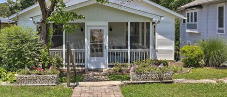 Chattanooga Vacation Rental | 2BR | 1BA | 900 Sq Ft | 4 Steps Required