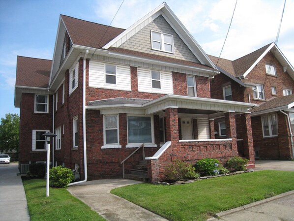 Stunning huge 6 bed, 4 full bath cozy home for 14.