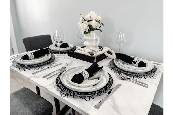 Beautiful dining space for 4