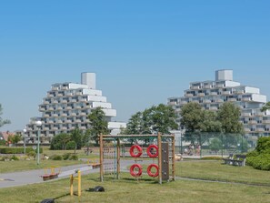 Lucht, Fabriek, Gebouw, Eigendom, Blok Van De Toren, Boom, Land Lot, Stedelijk Ontwerp, Condominium, Biome