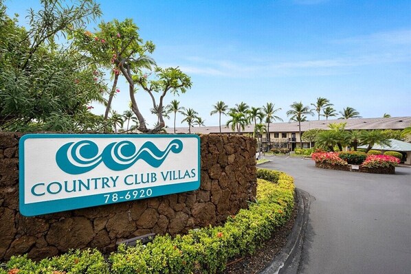 Country Club Villas