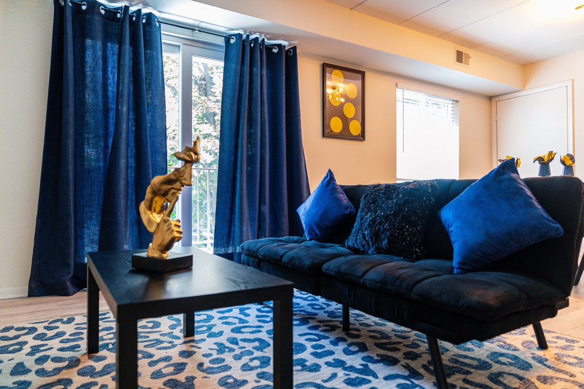 Full Condo Free Parking + Self Check-In