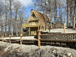 Welcome to Captain Bill’s Lake House with poolside resort.