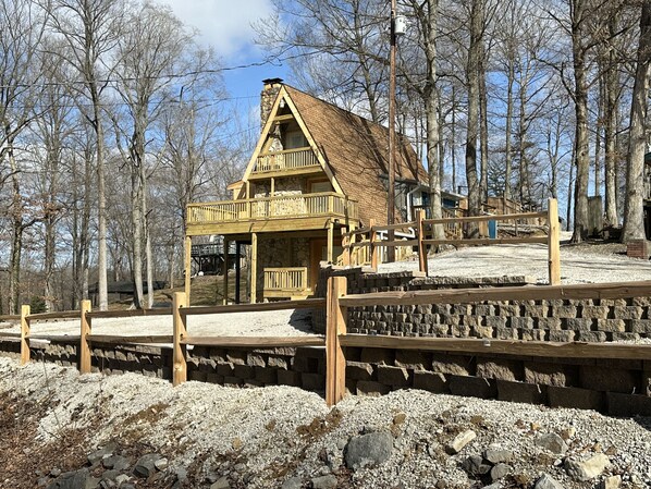 Welcome to Captain Bill’s Lake House with poolside resort.