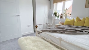 Second bedroom with double bed and wardrobe (Room 02)