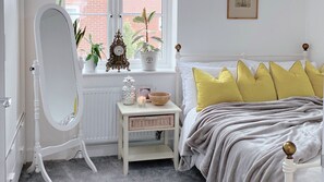 Second bedroom with double bed and wardrobe (Room 02)