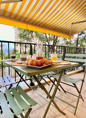 Terrasse ombragée,
Vue Mer 