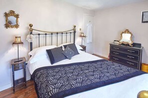 Honeysuckle Cottage, Moorsholm - Host & Stay