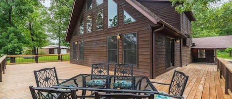 Experience lake life with a touch of country comfort at Getaway Ranch.