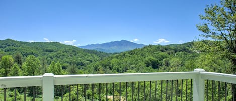 Beautiful Mountain Views from Toe River Retreat