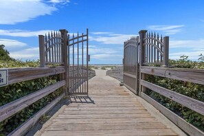 Entrance to the beach!
