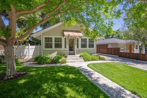 Located in downtown Paso Robles and just a few blocks from the