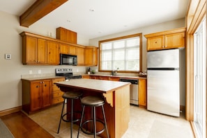 "Amazing kitchen, felt like home. Do visit"