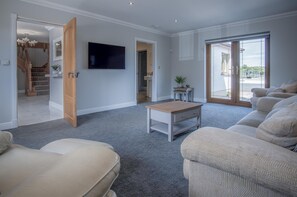 Knights Rest - 4 Bed Holiday Home - Princes Gate (11164)