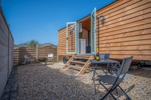 Willow - 1 Bedroom Shepherd's Hut - Amroth (11291)